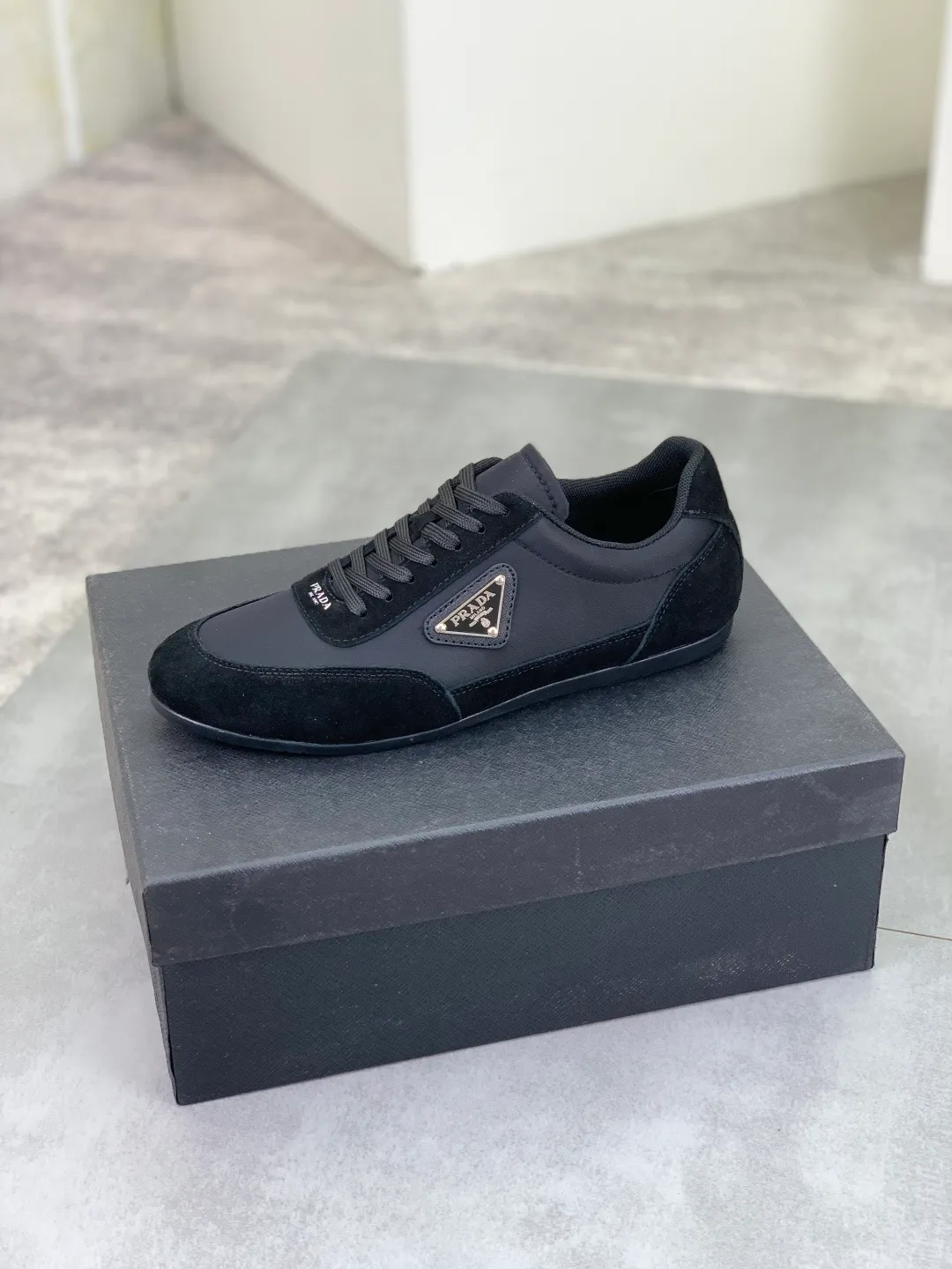 Men's Men's Shoes💰P440💰[New Style] The latest classic model of high-quality PRADA breathable and comfortable men's shoes has been launched on the official website in 1:1 reproduction, synchronized in Hong Kong counters and on the same catwalk; all made of calfskin with breathable mesh fabric ➕Imported soft and comfortable sheep Leather lining, 🍡🍡original 1:1 rubber outsole, non-slip and wear-resistant; comfortable to wear, attractive style, fine workmanship, and simple and neat shoe last, showing a man's courage and toughness, 👍size 38 to 44; 4️⃣colors🉑️ to choose from